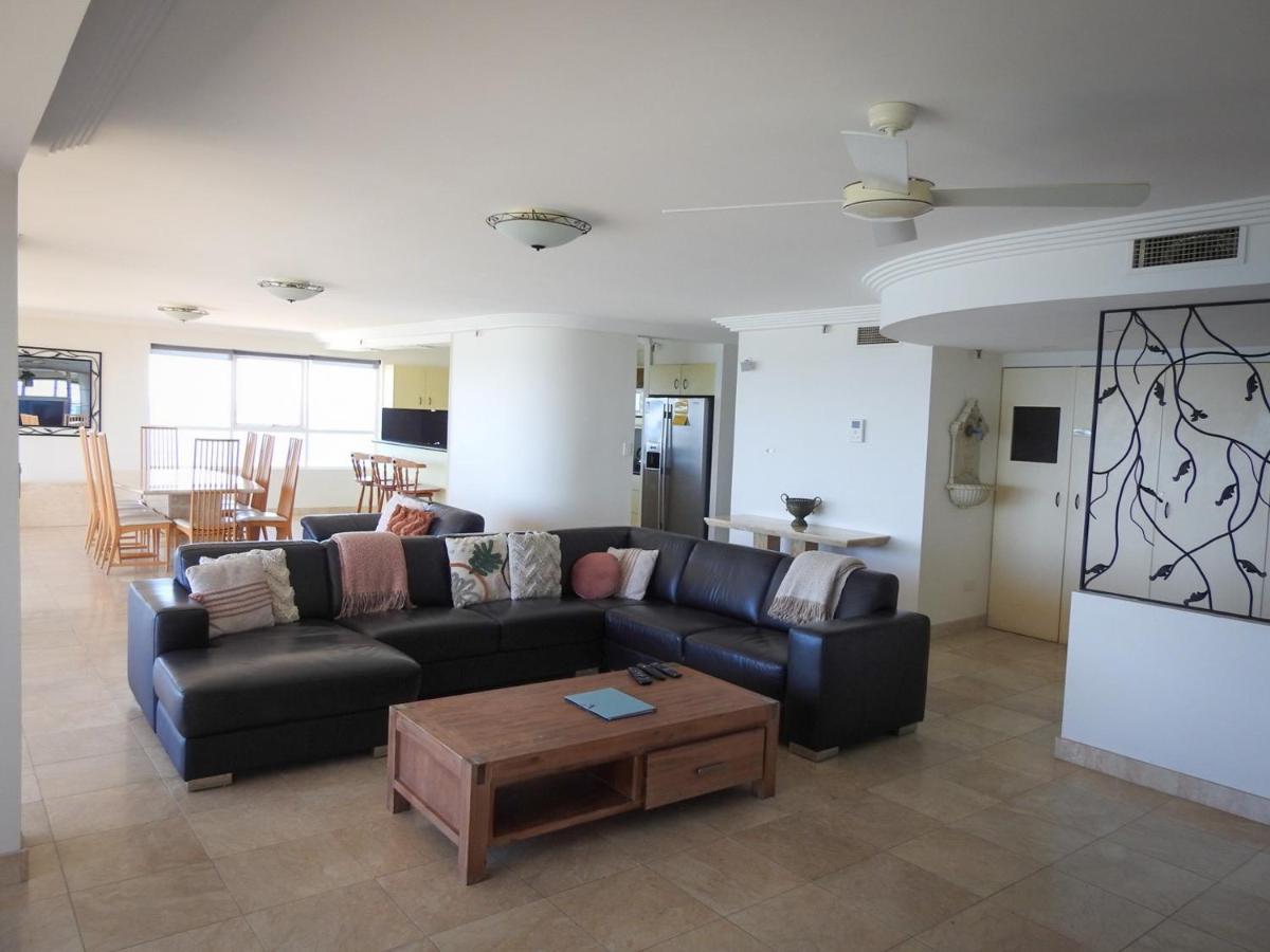 Zenith Ocean Front Apartments Gold Coast Exterior photo
