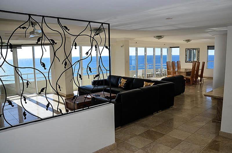 Zenith Ocean Front Apartments Gold Coast Exterior photo