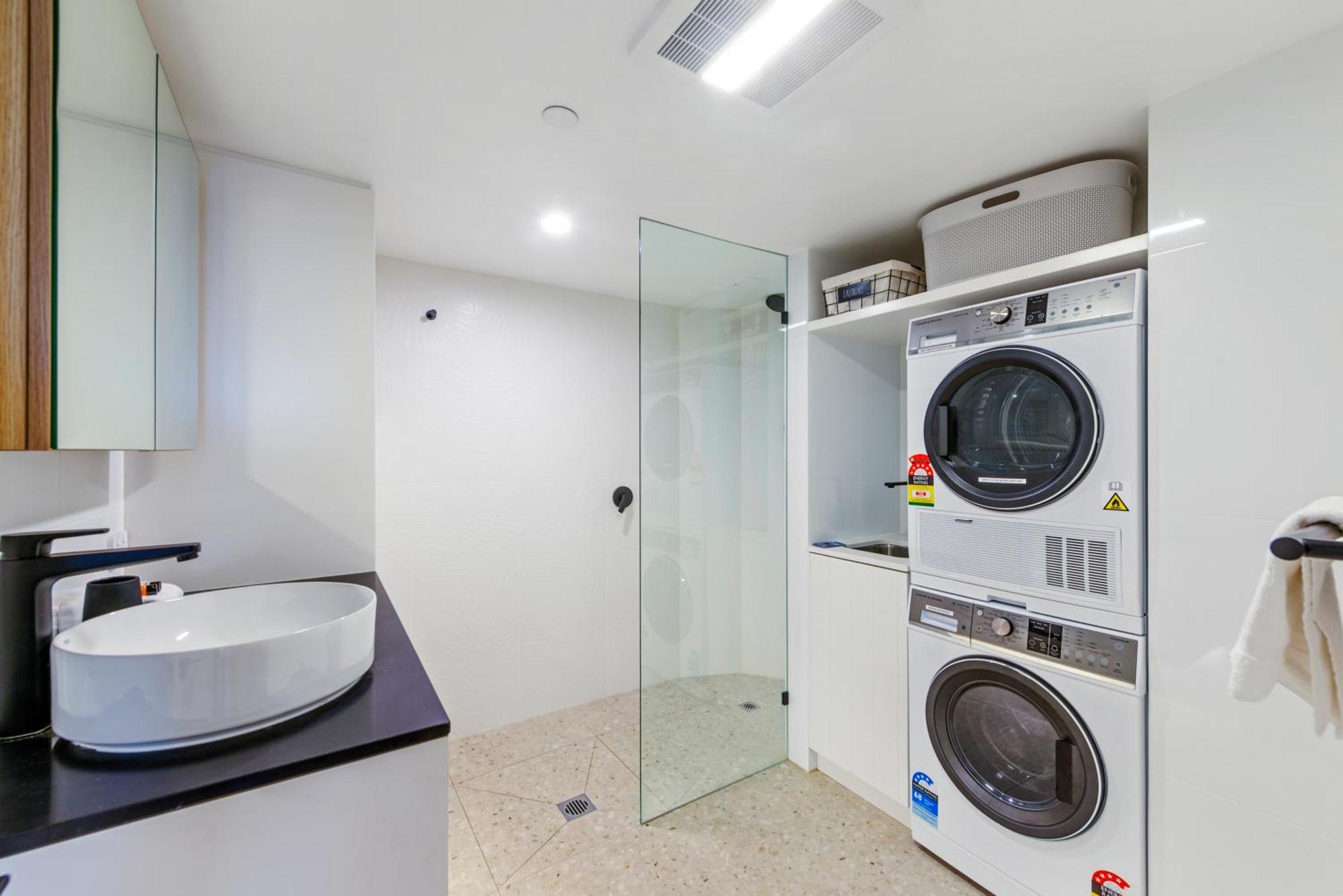 Zenith Ocean Front Apartments Gold Coast Exterior photo
