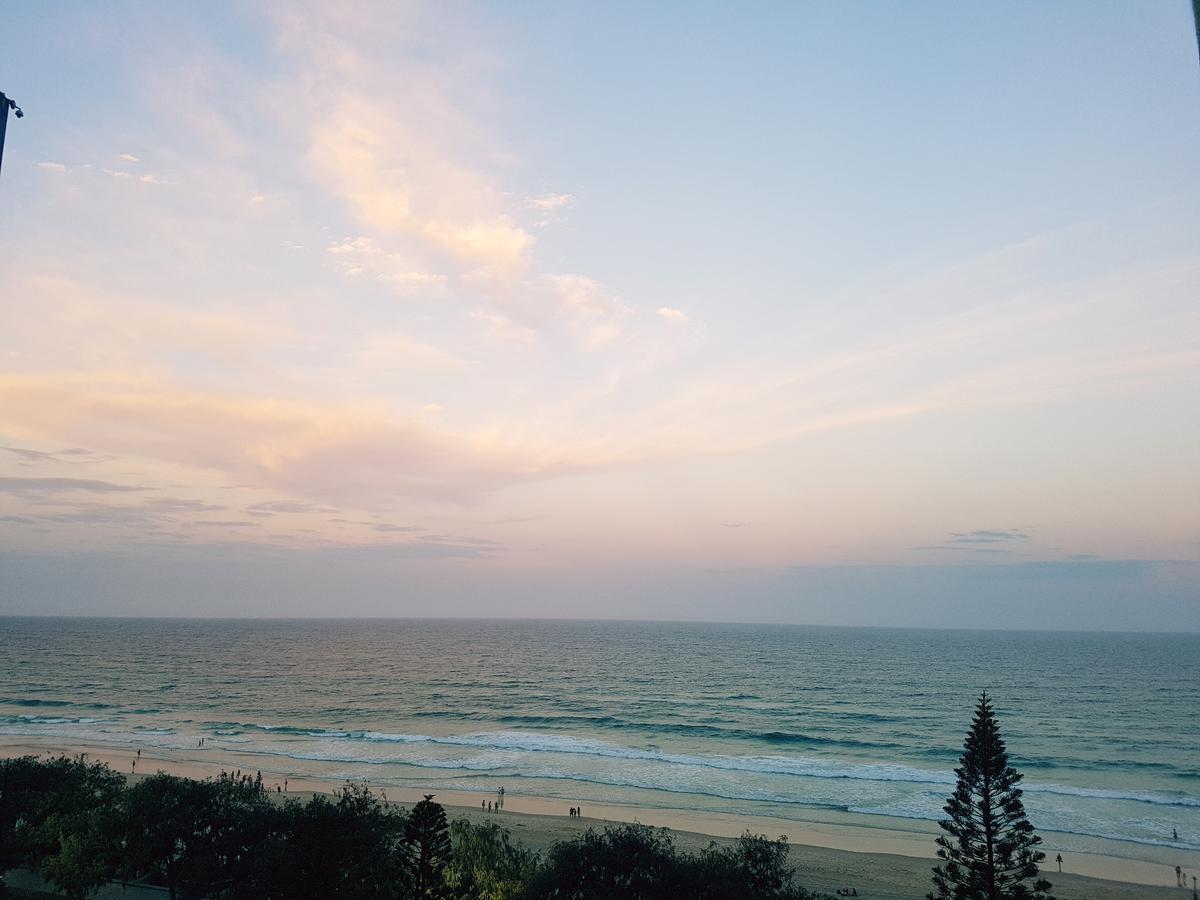 Zenith Ocean Front Apartments Gold Coast Exterior photo